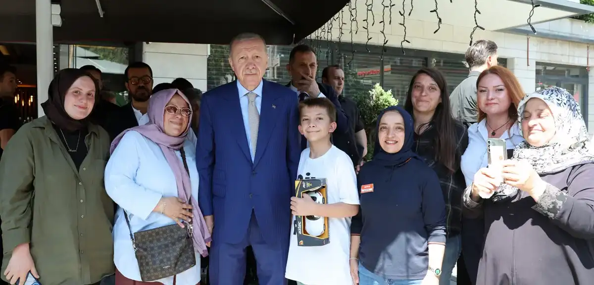 Cumhurbaşkanı Erdoğan Üsküdar'da esnaf ziyaretinde bulundu