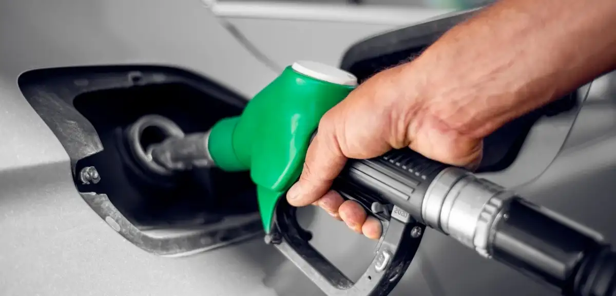 Benzin fiyatları 4 doları aştı: Trump petrol devleriyle masaya oturuyor