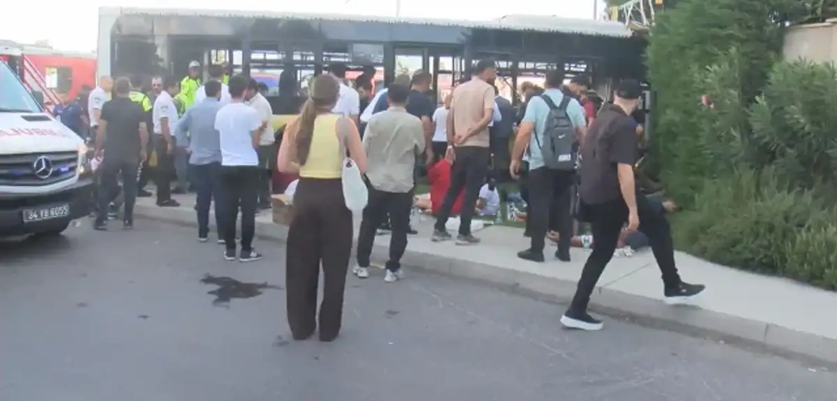 Zeytinburnu'nda İETT Otobüsü Kazası: 1 Ölü 17 Yaralı