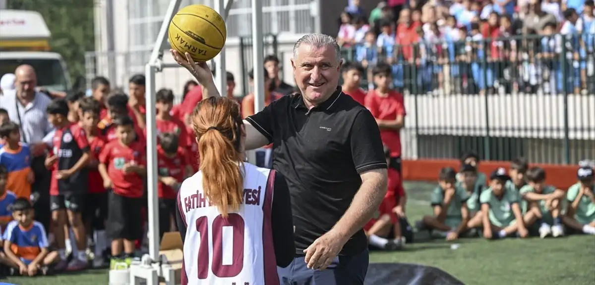 Bakan Bak, Kadın Voleybol Takımı'nın Zaferine İnanıyor