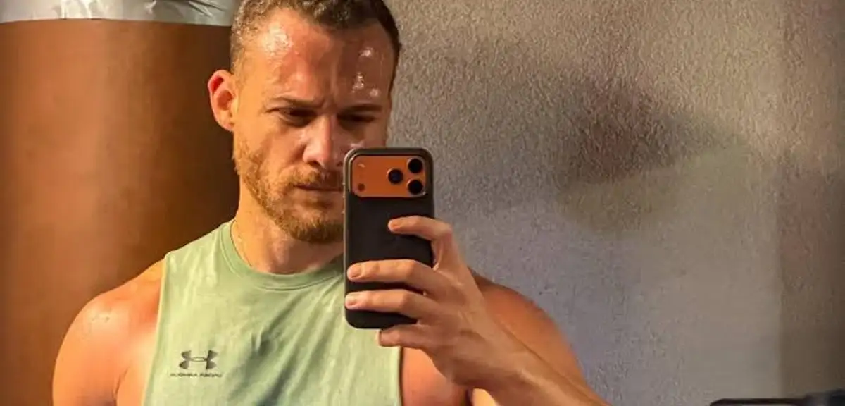 Kerem Bürsin Boyun Fıtığı Ameliyatı Oldu! Hastane Odasından Fotoğraf Paylaştı
