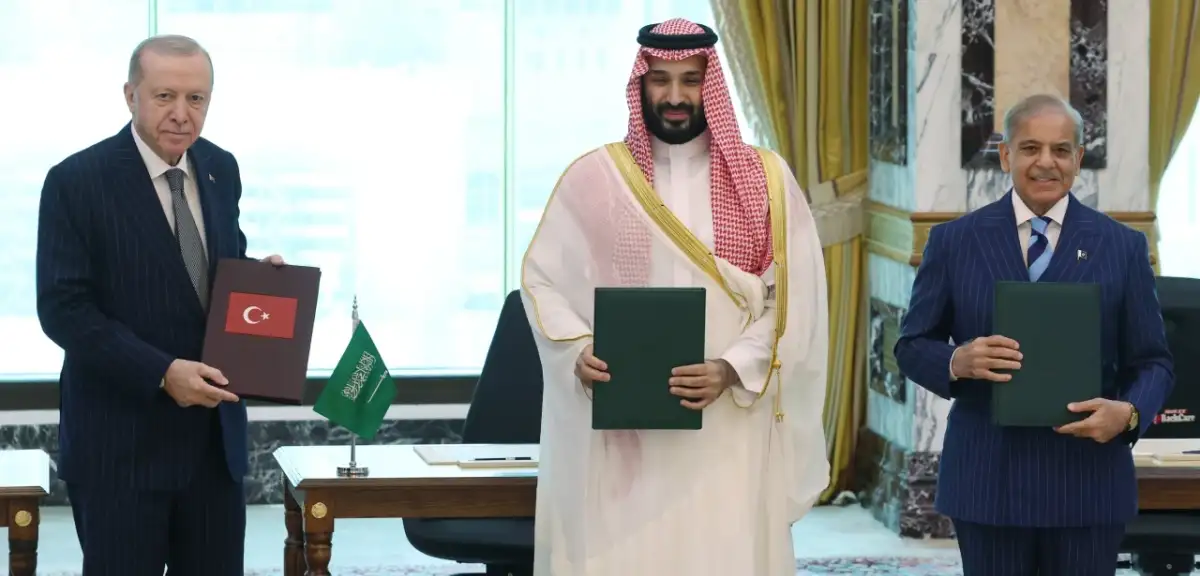 İstanbul'da kritik zirve: Türkiye, Pakistan ve Suudi Arabistan bir arada