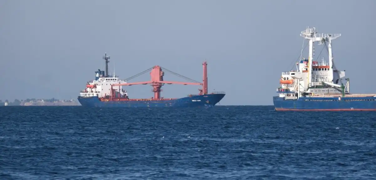 Silivri Açıklarındaki Gemi Kazası İçin Deniz Kuvvetleri Seferber Oldu