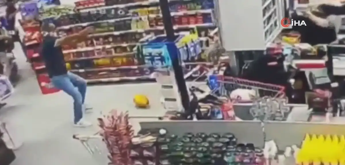 Sincan'da markette silahlı kavga: Müşteri bacağından vuruldu