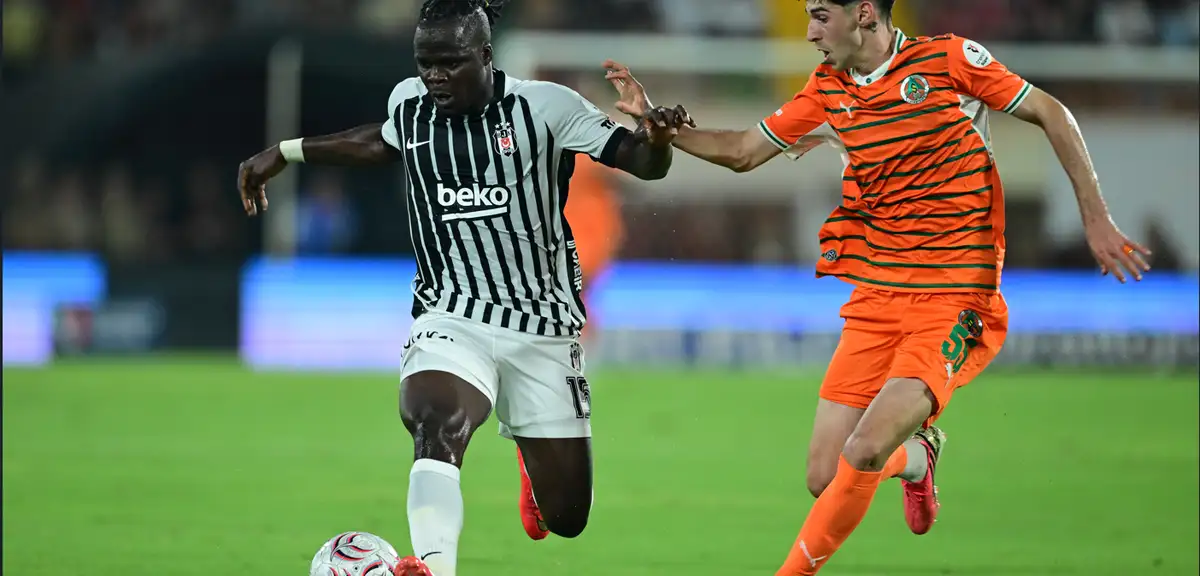 Beşiktaş, Corendon Alanyaspor'dan Ümit Akdağ'ı transfer etti