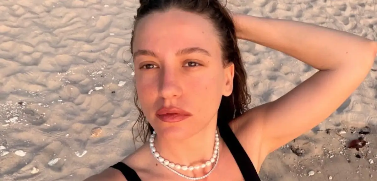 Serenay Sarıkaya'dan Kol Kası Paylaşımı