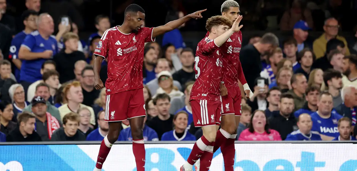 Fenerbahçe'nin rakibi Liverpool, ilk galibiyetini aldı