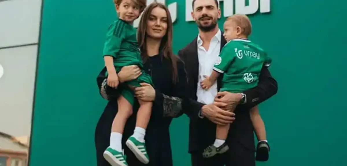 Merih Demiral'ın Eşinden 'Soyadı' Hamlesi: "Boşanıyorlar mı?"