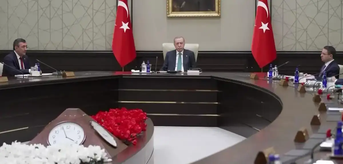 Kabine Toplantısı Başladı: Terörsüz Türkiye ve Ekonomi Başlıkları Masada