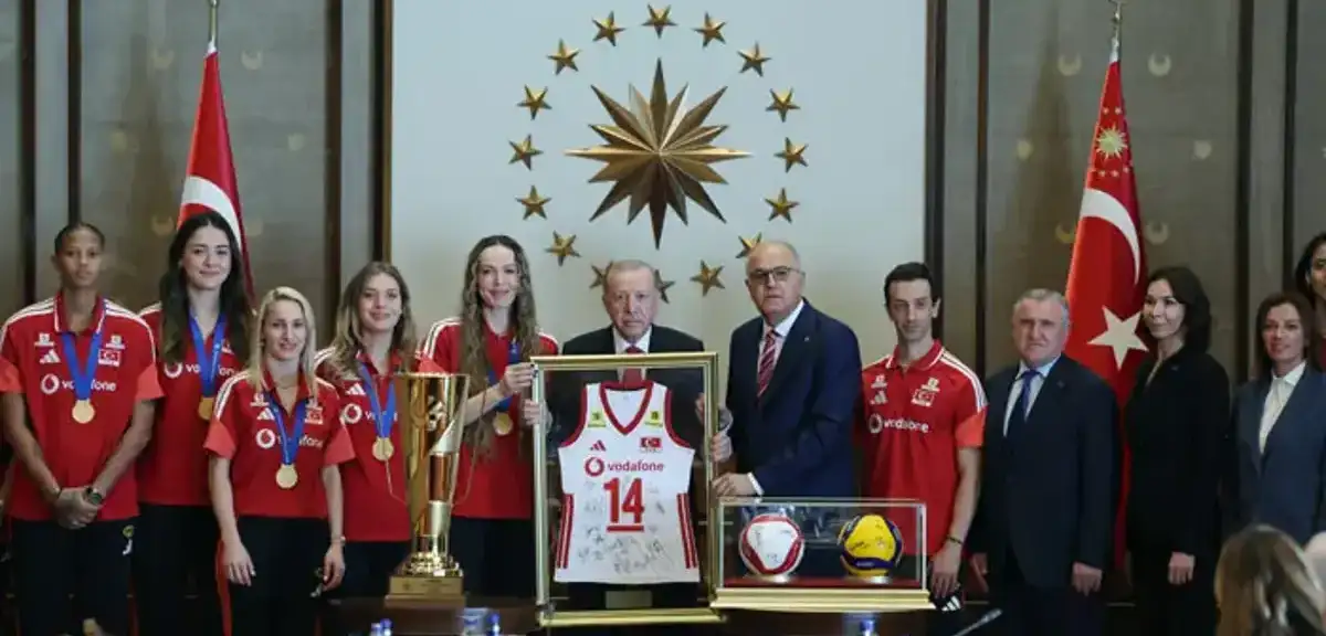 Cumhurbaşkanı Erdoğan Kadın Voleybol Takımı'nı Kabul Etti