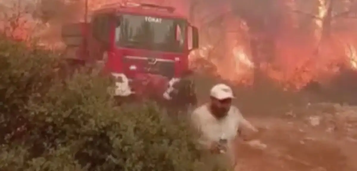Antalya Aksu'da Ekipler Yangında Alevlerin Arasında Kaldı