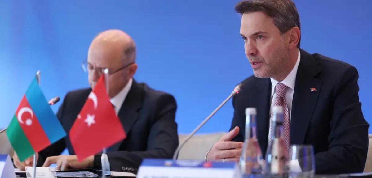 Bakan Bayraktar Azerbaycan'da üç elektrik projesini anlattı