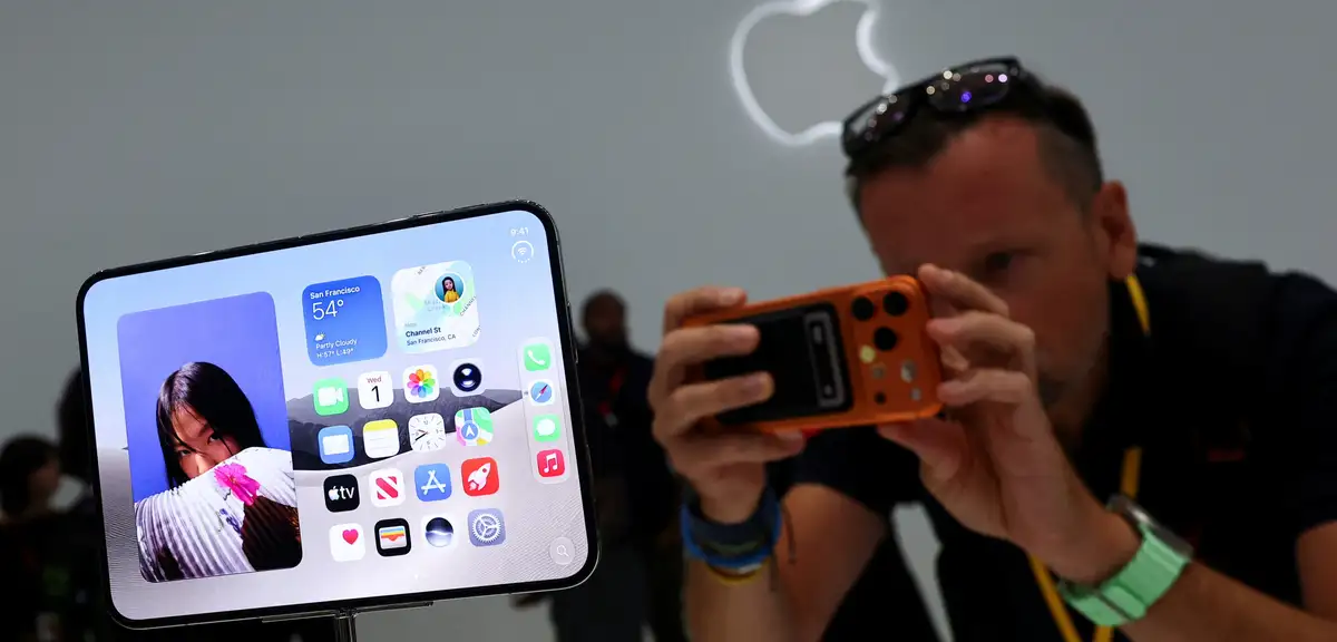 iPhone Duo katlanabilir modeliyle solakları kızdırdı