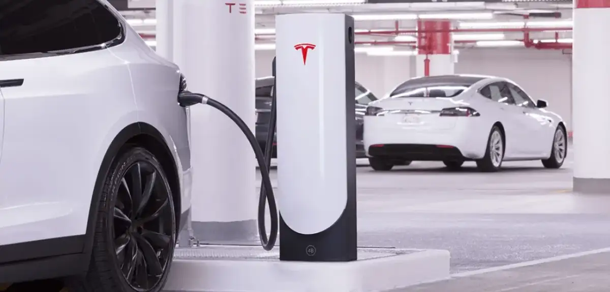 Tesla, İzmit Kocaeli'de Yeni Supercharger İstasyonunu Açtı