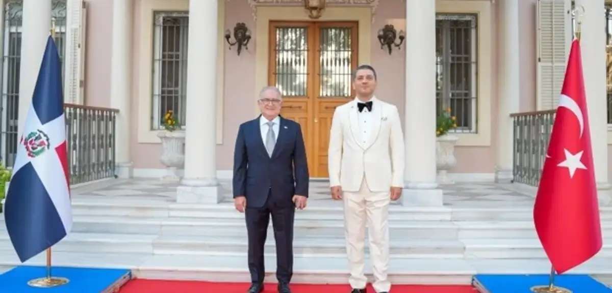 İzmir'de Dominik Cumhuriyeti'nin Fahri Konsolosluğu açıldı