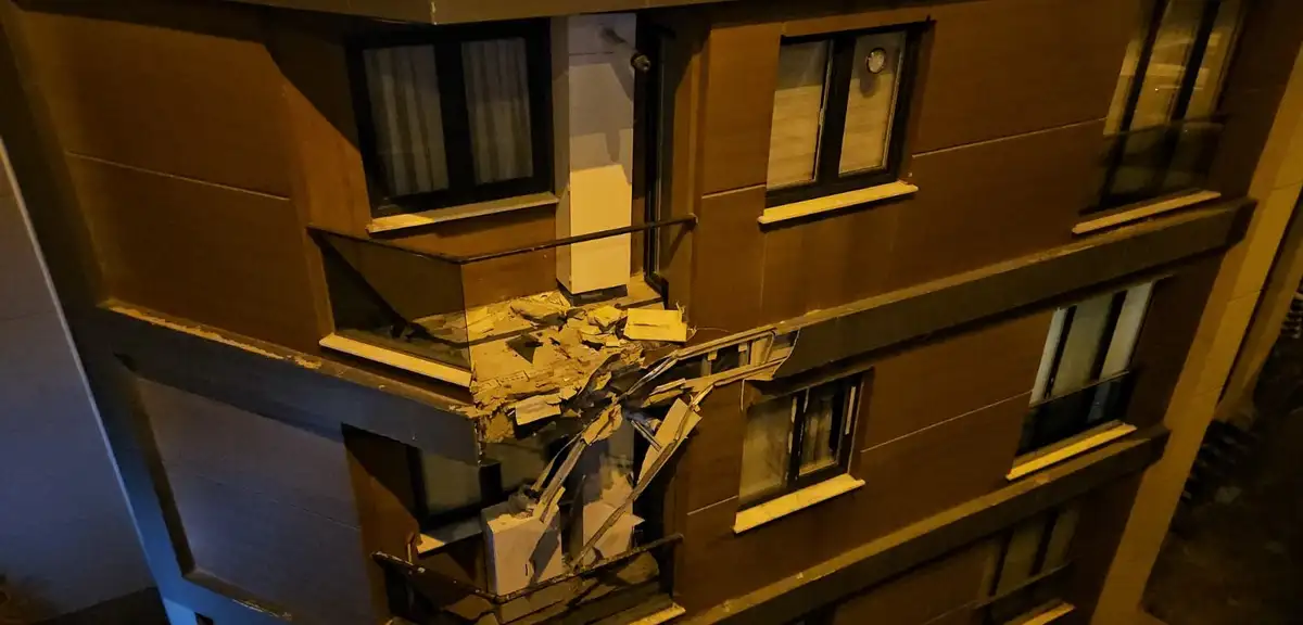 Alkollü sürücü dehşeti: Binanın 3. katına çarparak durabildi