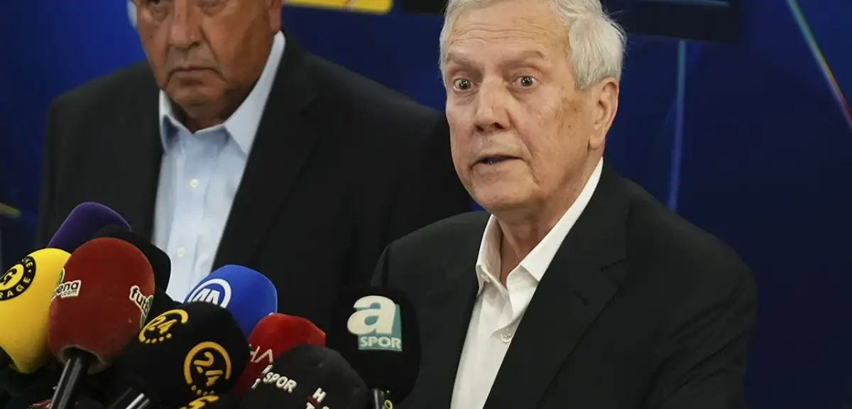 Fenerbahçe'de Kan Kaybı! Tribünlerden "Aziz Yıldırım İstifa" Sesleri Yükseldi