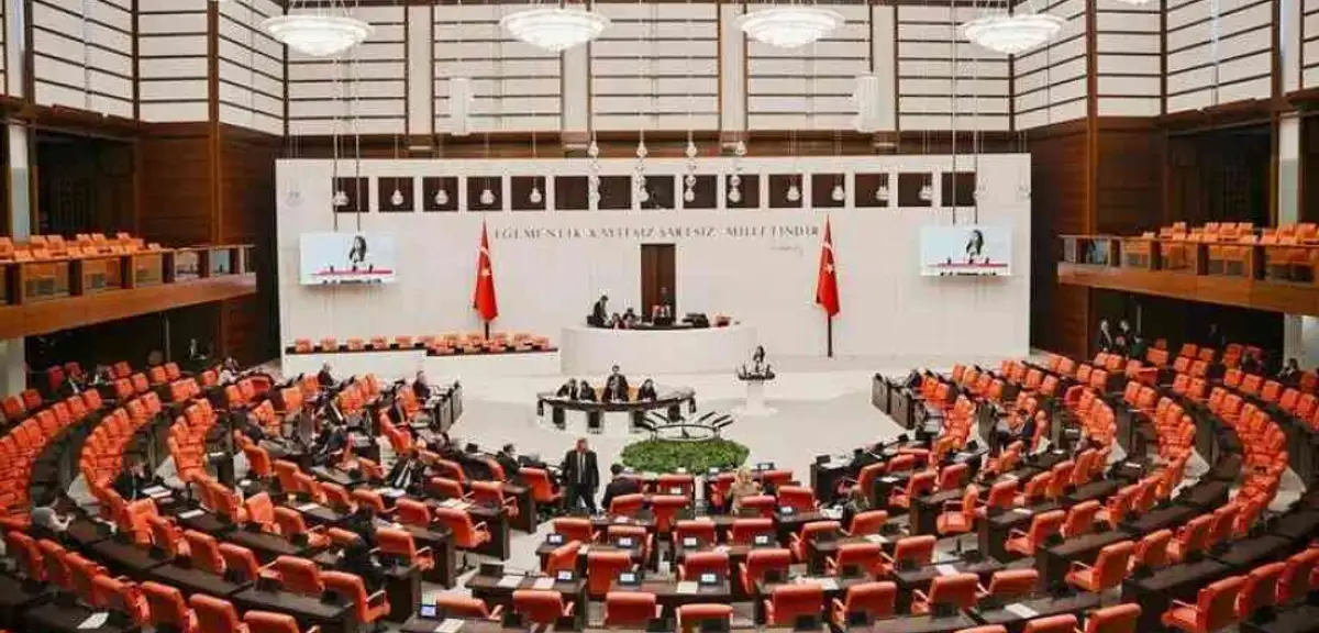 TBMM Yeni Yasama Yılına Yoğun Gündemle Giriyor: Kızılay, Süresiz Nafaka ve Tütün Kısıtlamaları Masada