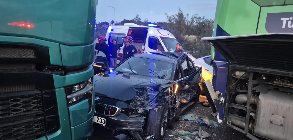 İstanbul-İzmir Otoyolu'nda zincirleme kazada 11 kişi yaralandı