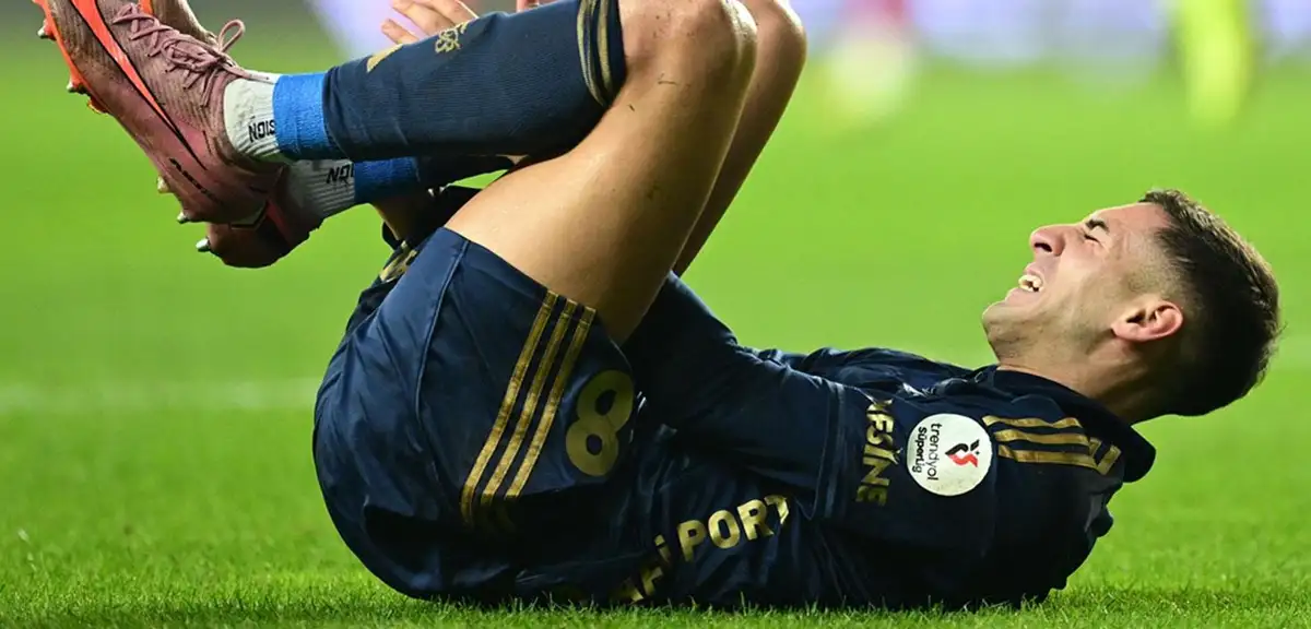 Fenerbahçe'de Mert Müldür Ameliyat Oldu! İşte Sahalardan Uzak Kalacağı Süre