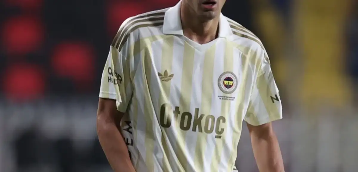 Fenerbahçe'de milli futbolcu Mert Müldür ameliyat edildi