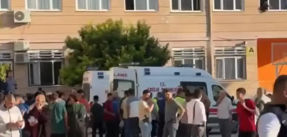Manisa'da Okul Önünde Silahlı Saldırı Dehşeti! Yaralı Öğrenciler Var...