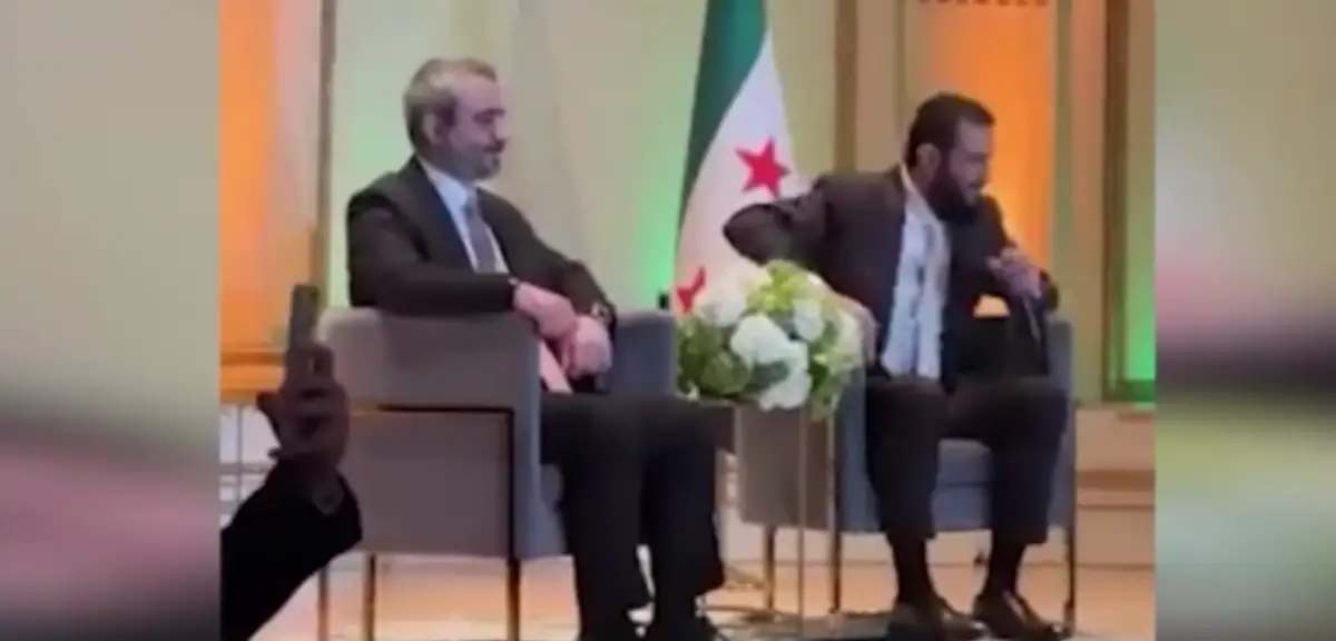 Suriye Cumhurbaşkanı Ahmed Şara sandalyeye oturunca alkış aldı
