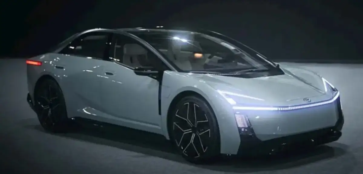Toyota Corolla 2027'de Elektrikli Seçenekle Sunulacak