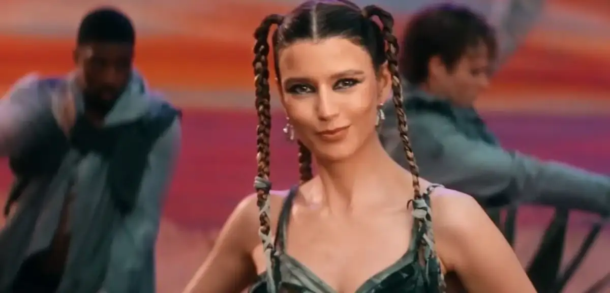 Beren Saat'in Eleştirilen İngilizce Albümüne Yapımcılardan Milyonluk Teklif!