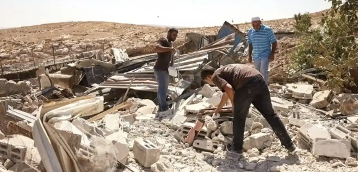 İsrail Batı Şeria'da Jinba köyünde 24 konutu yıktı