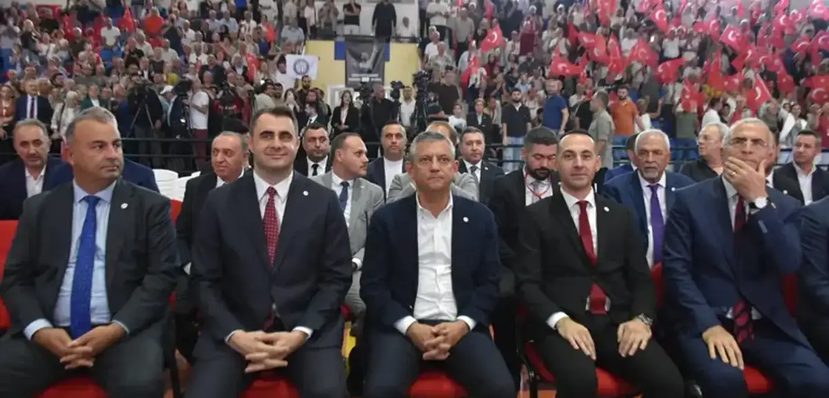 Özgür Özel Gaziemir'de Ön Seçime Katıldı: "Yeni Parti Teslim Olmayanların Partisidir"