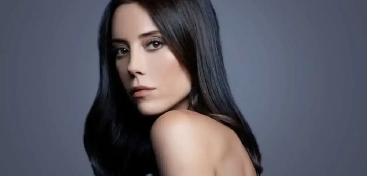 Cansu Dere 'Mavi Orkide' Dizisiyle Ekranlara Dönüyor