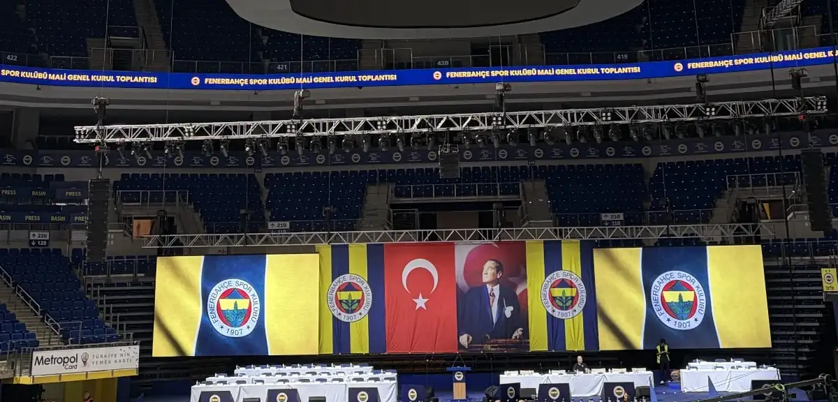 Fenerbahçe Genel Kurulu'nda Sadettin Saran ve Yönetim Kurulu İbra Edildi