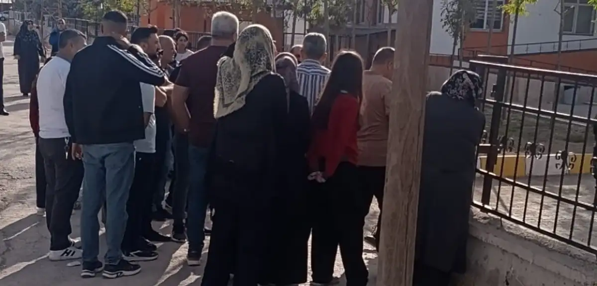 Van Tuşba'da Bir Öğrenci Okula Tüfekle Geldi! Eğitime Ara Verildi
