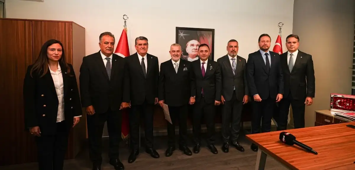 Serdal Adalı Beşiktaş Yönetim Kurulu Listesini Divan Kurulu'na Verdi