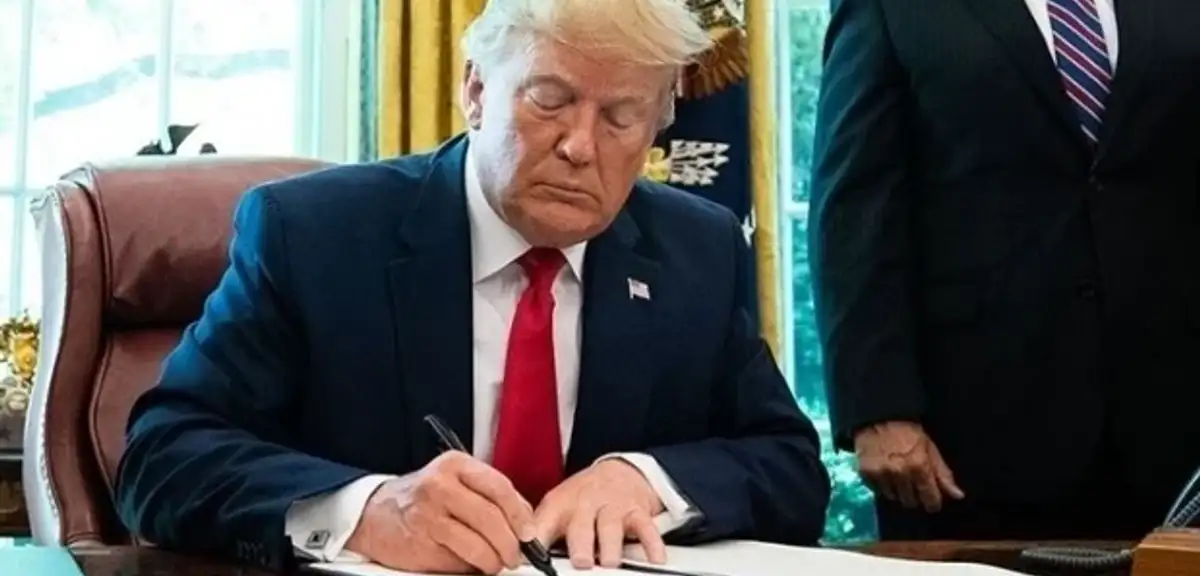 Trump yapay zeka yerine süper zeka kararnamesini imzaladı