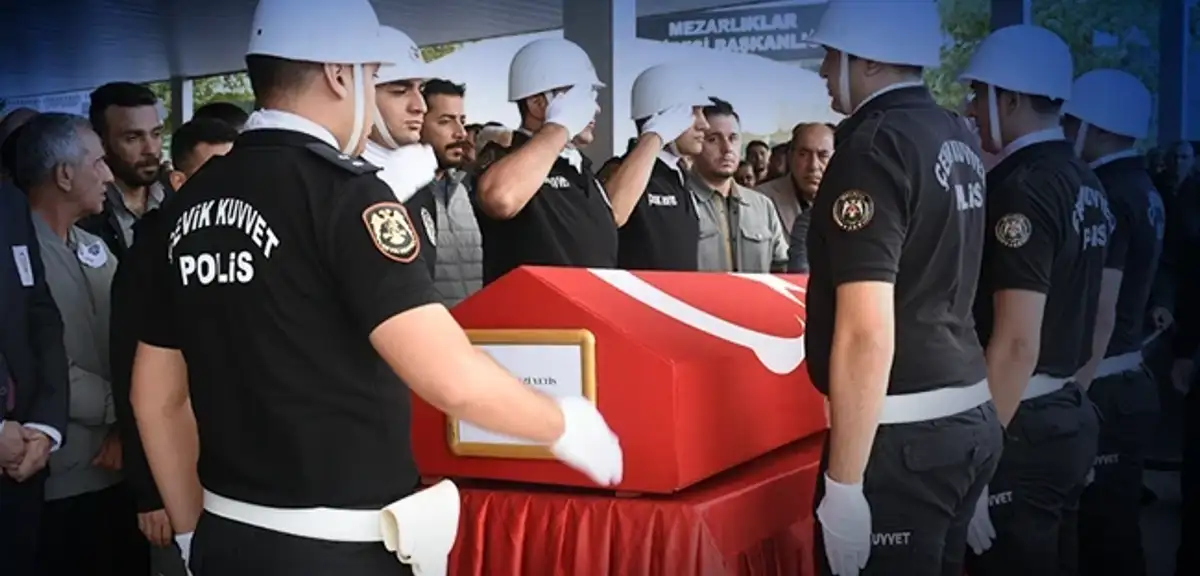Sinop'ta Alabora Olan Teknede Şehit Düşen Polis, Toprağa Verildi