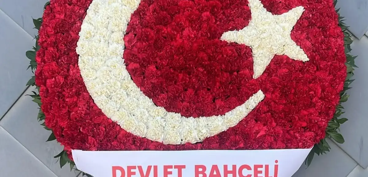 Bahçeli, TFF Başkanı Hacıosmanoğlu'na Çiçek Gönderdi