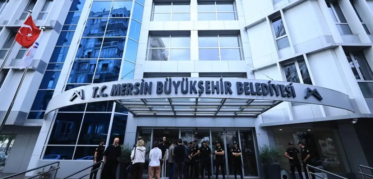 Mersin'de 3 belediyeye yolsuzluk soruşturması: 59 şüpheli adliyede