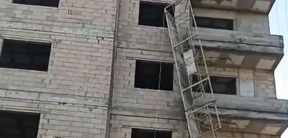 Tarsus'ta İskeleden Düşen İki Kardeşten 1'i Hayatını Kaybetti