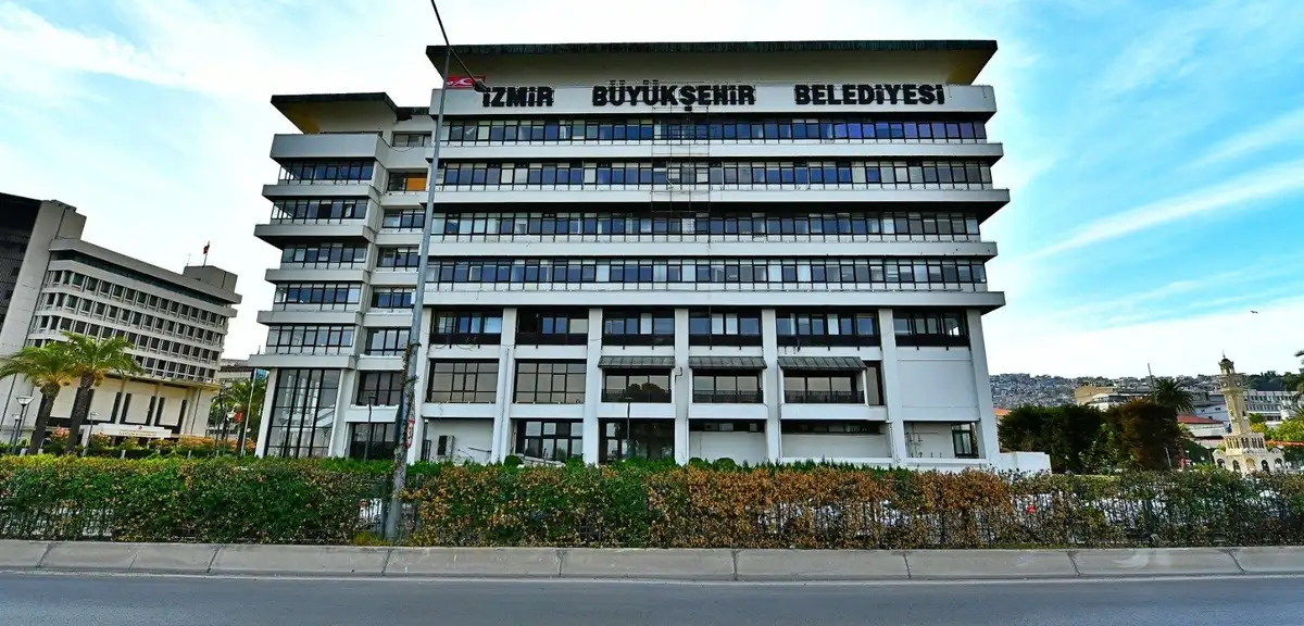 İzmir Büyükşehir Belediyesi'nde İki İstifa