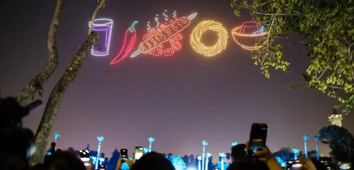 Adana Lezzet Festivali'nde dronlu gösteri gökyüzünü süsledi