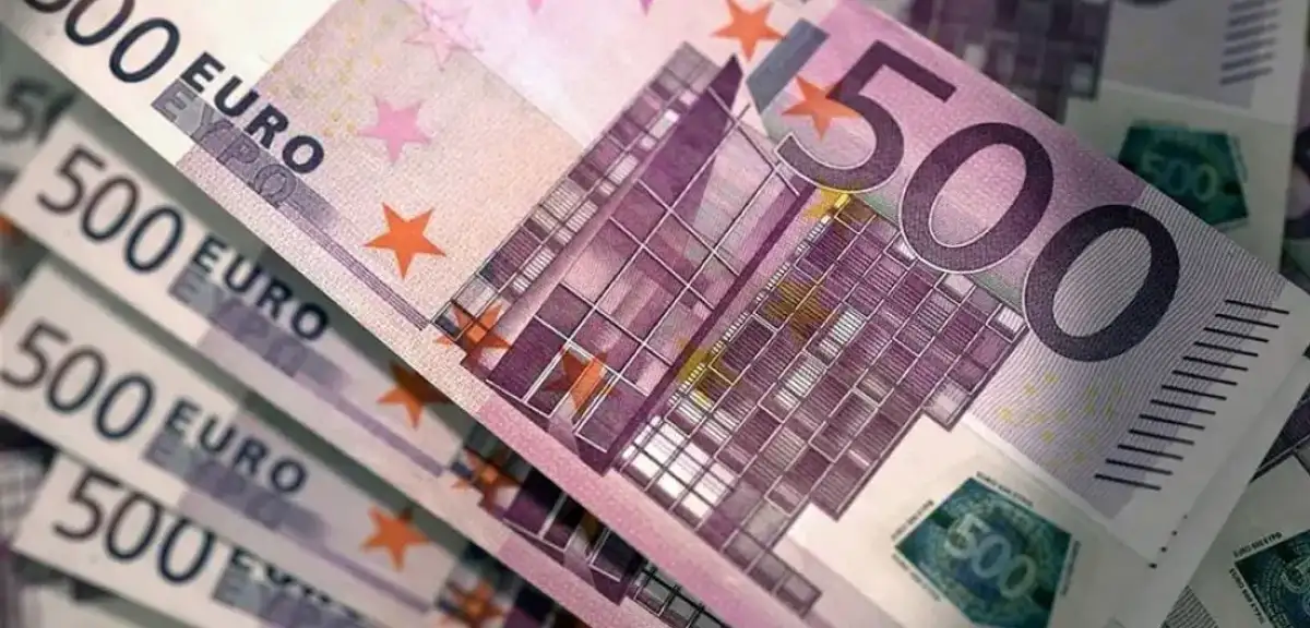 Avrupa'daki Belirsizlikler Euroyu Değer Kaybına Uğrattı