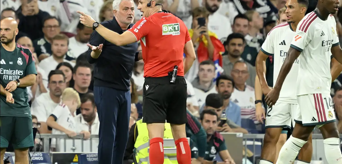 Mourinho hakemlere gönderme yaptı: 'Burnuma pis kokular geliyor'