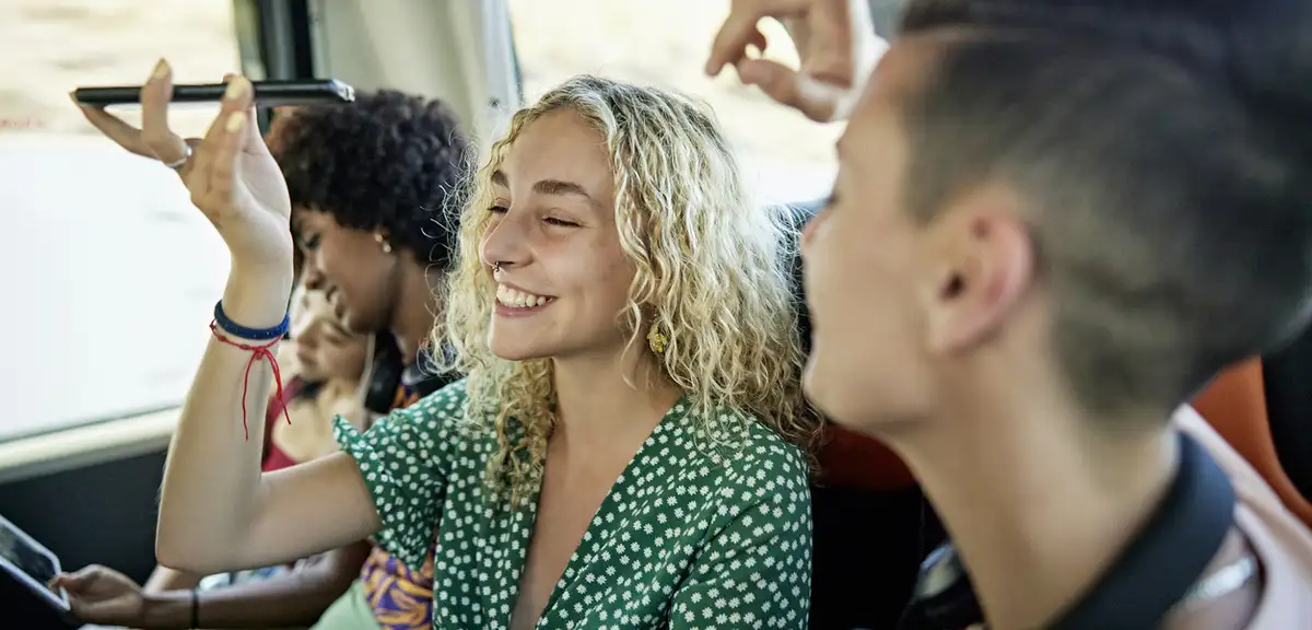 Otobüslerde kulaklıksız müzik dinleyenlere para cezası geliyor