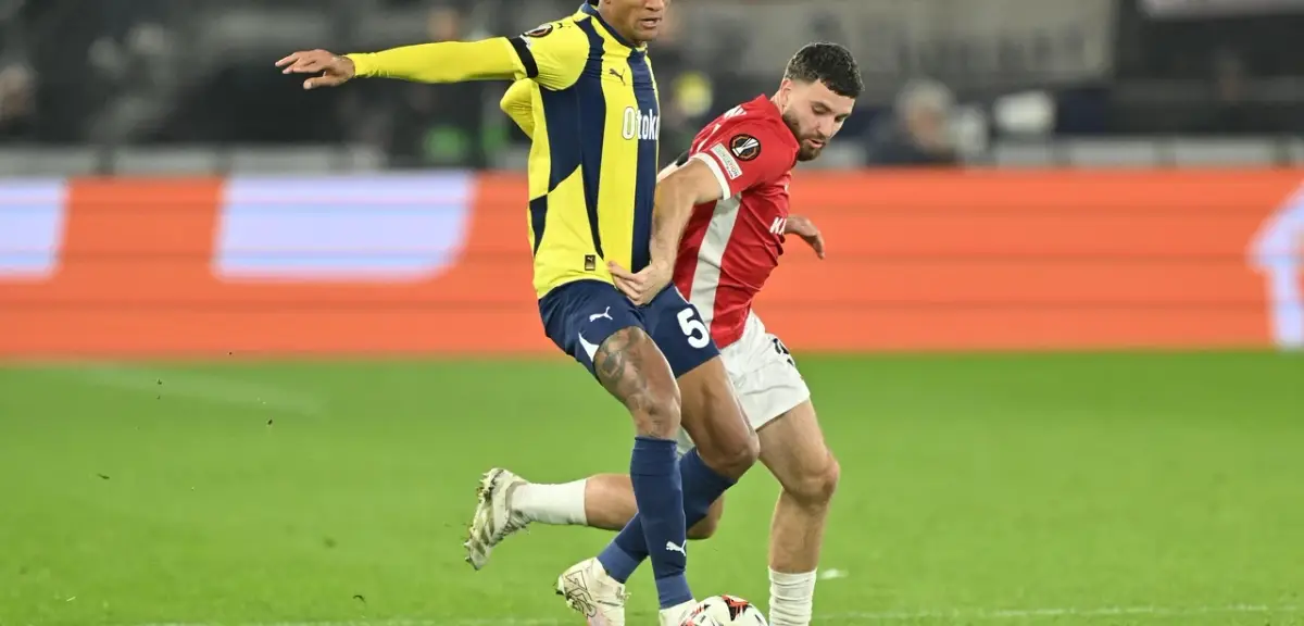 Fenerbahçe Avrupa Ligi'ndeki İlk Mağlubiyetini AZ Alkmaar Karşısında Aldı