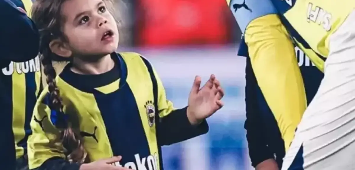Maçta Kaşı Açılan Edin Dzeko'nun Minik Kızının Babasına Bakışı Yürek Isıttı