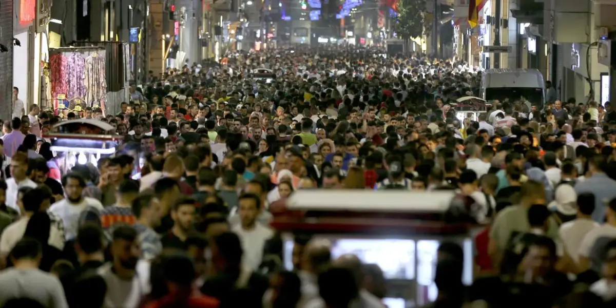 2024 Yılının Kelimesi Seçildi: Kalabalık Yalnızlık