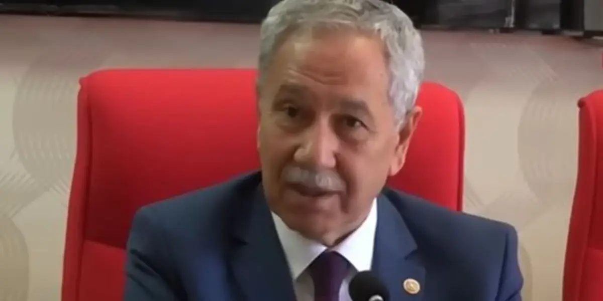 Bülent Arınç Sert Mesajlar Verdi! O İsimleri Açıkça Eleştirdi!
