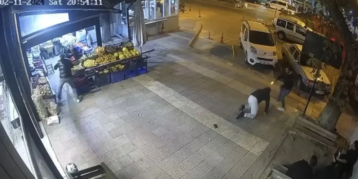 Çanakkale’de Kız Kardeşini Rahatsız Eden Adamı Sokak Ortasında İnfaz Etti! Kan Donduran Görüntüler Ortaya Çıktı